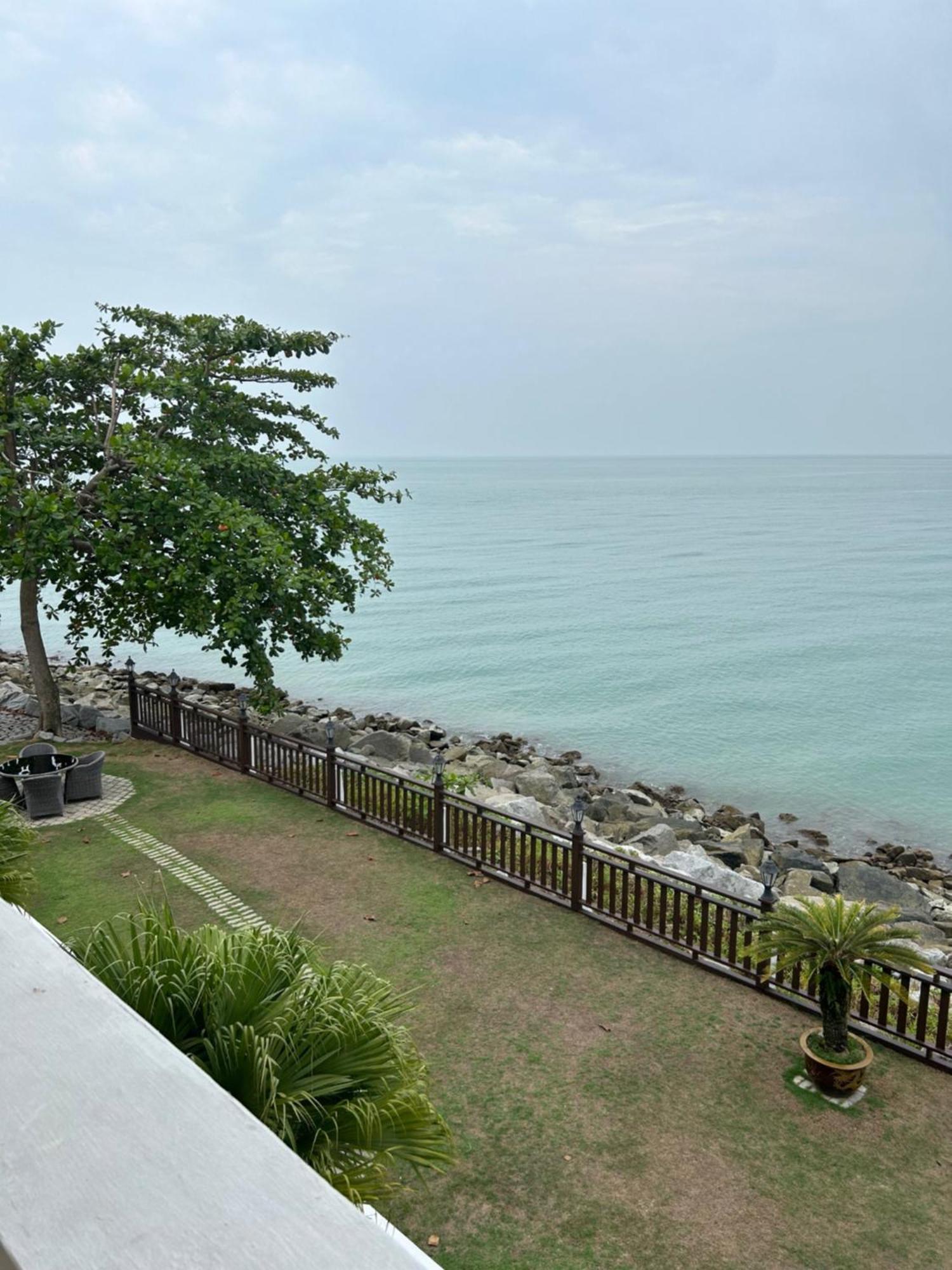 Luxery Villa Sea Side Port Dickson Esterno foto